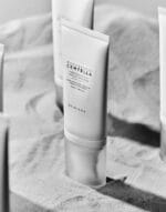 SKIN1004 MADAGASCAR CENTELLA TONE BRIGHTNING TONE UP SUN SCREEN - Imagen 3